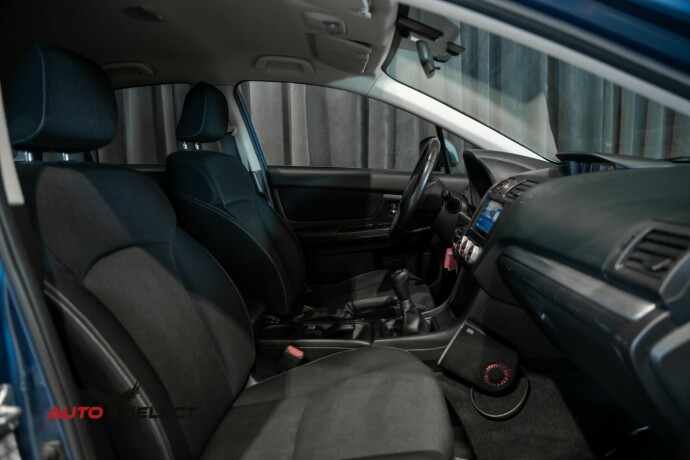 subaru-xv-bensin-2013-big-15