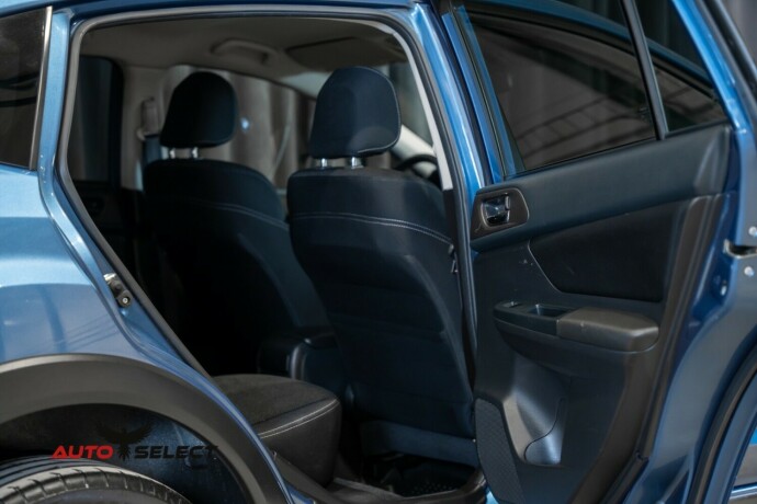 subaru-xv-bensin-2013-big-12