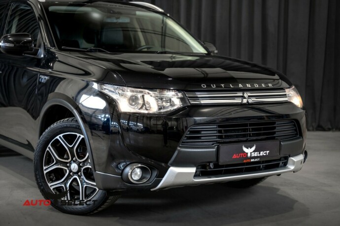 mitsubishi-outlander-elektrisitetbensin-2015-big-1