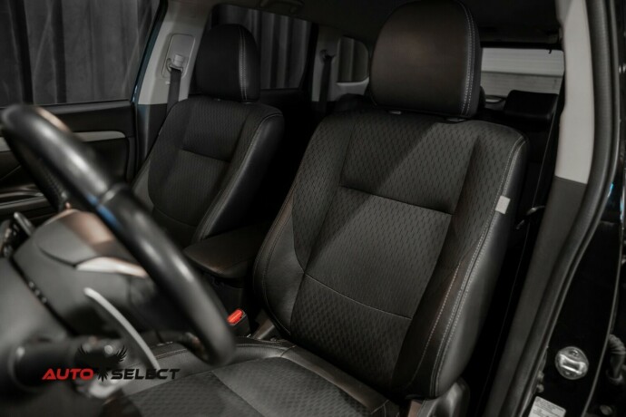 mitsubishi-outlander-elektrisitetbensin-2015-big-23