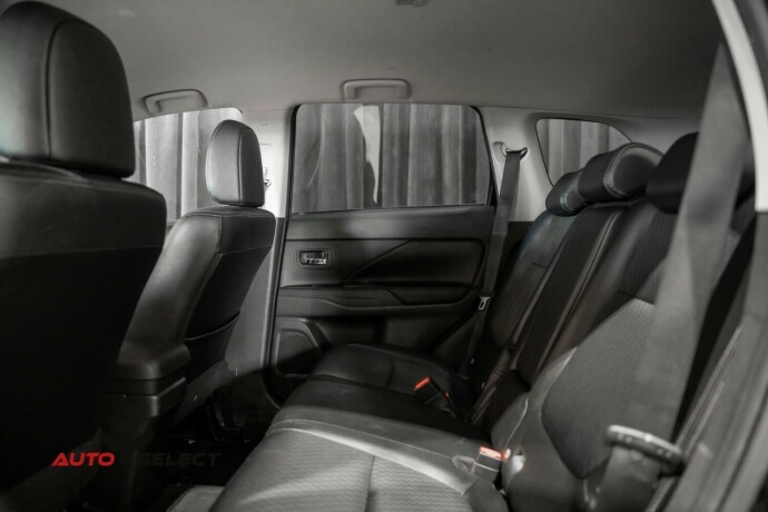 mitsubishi-outlander-elektrisitetbensin-2015-big-18