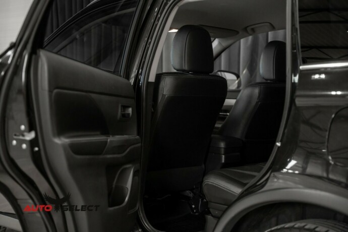 mitsubishi-outlander-elektrisitetbensin-2015-big-17