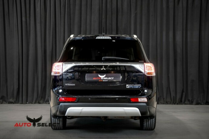 mitsubishi-outlander-elektrisitetbensin-2015-big-8