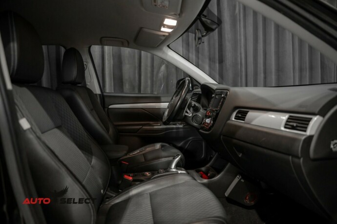 mitsubishi-outlander-elektrisitetbensin-2015-big-15