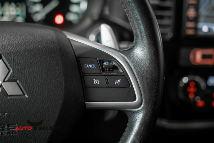 mitsubishi-outlander-elektrisitetbensin-2015-big-28