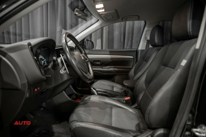mitsubishi-outlander-elektrisitetbensin-2015-big-22
