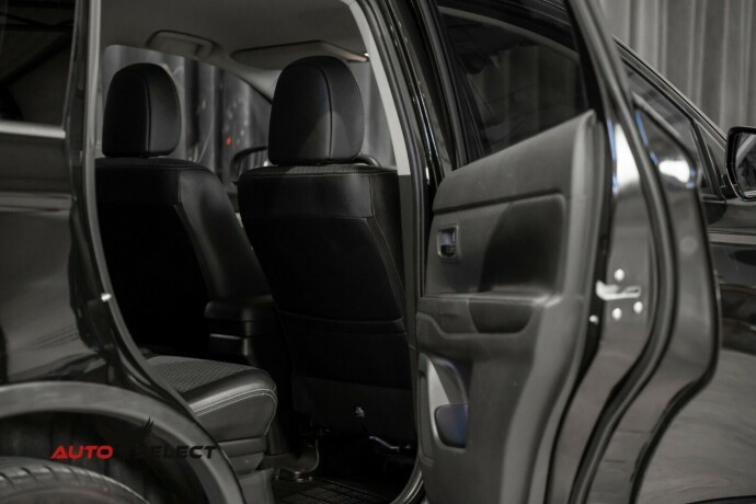 mitsubishi-outlander-elektrisitetbensin-2015-big-12