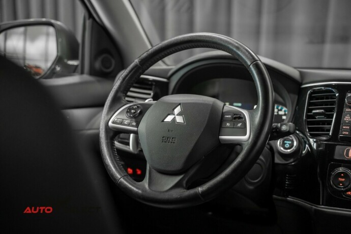 mitsubishi-outlander-elektrisitetbensin-2015-big-24