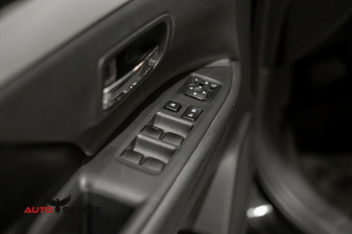 mitsubishi-outlander-elektrisitetbensin-2015-big-21