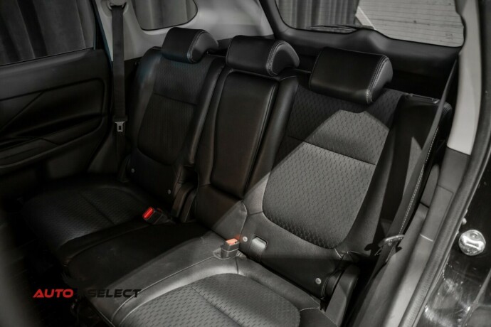 mitsubishi-outlander-elektrisitetbensin-2015-big-19