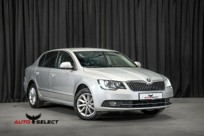 skoda-superb-diesel-2013-big-0