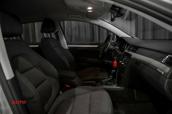 skoda-superb-diesel-2013-big-15