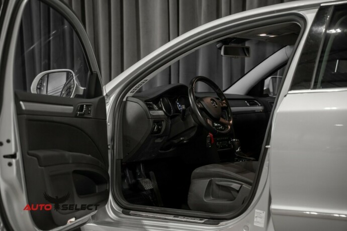 skoda-superb-diesel-2013-big-19