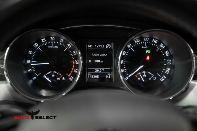 skoda-superb-diesel-2013-big-25