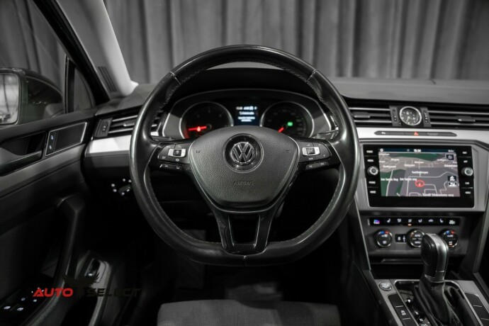 volkswagen-passat-diesel-2019-big-26