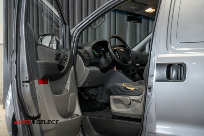 hyundai-h-1-diesel-2011-big-18