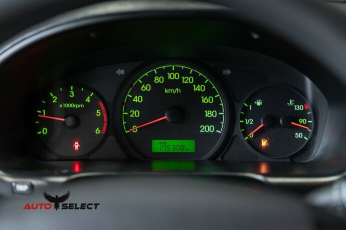hyundai-h-1-diesel-2011-big-24