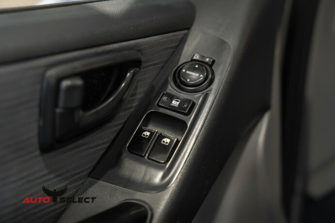 hyundai-h-1-diesel-2011-big-19