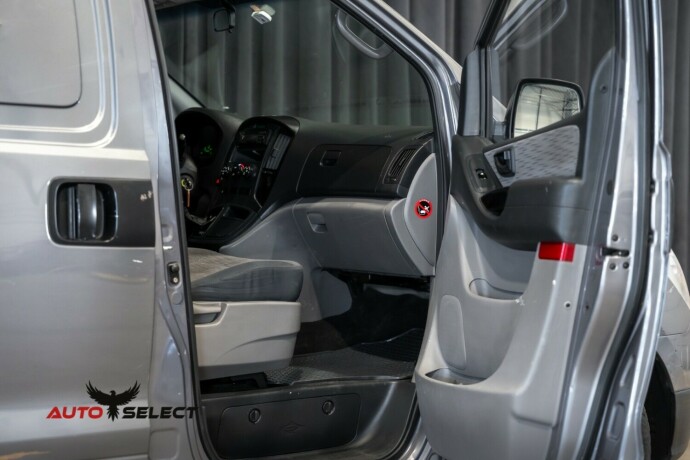 hyundai-h-1-diesel-2011-big-16