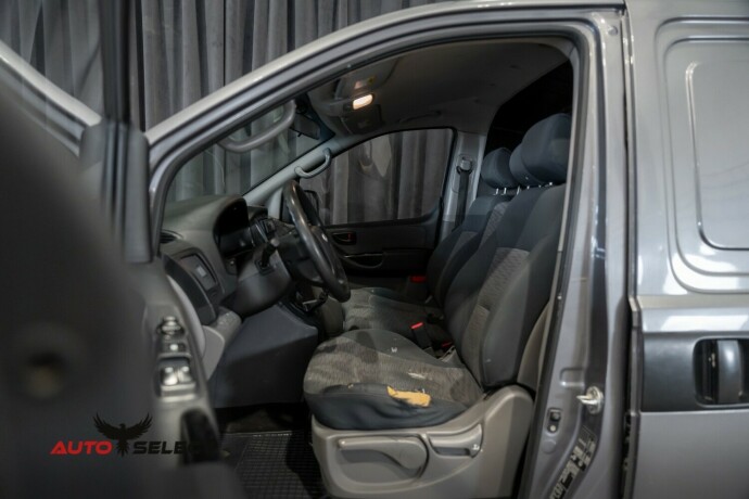 hyundai-h-1-diesel-2011-big-20