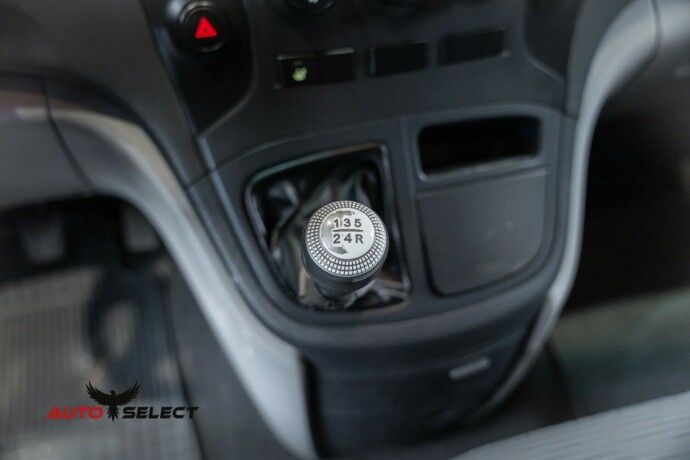 hyundai-h-1-diesel-2011-big-27