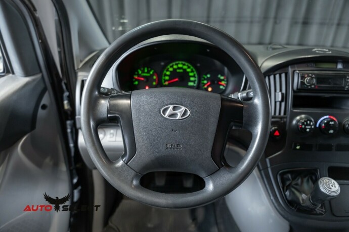 hyundai-h-1-diesel-2011-big-23