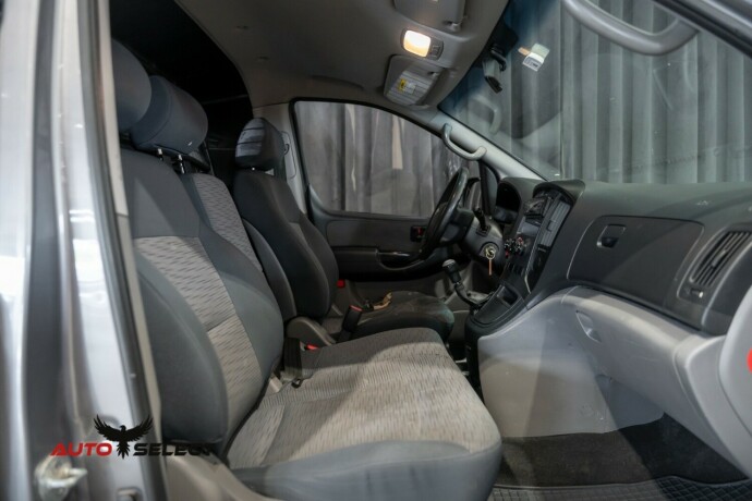 hyundai-h-1-diesel-2011-big-17