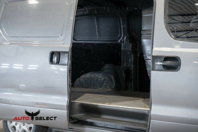 hyundai-h-1-diesel-2011-big-14