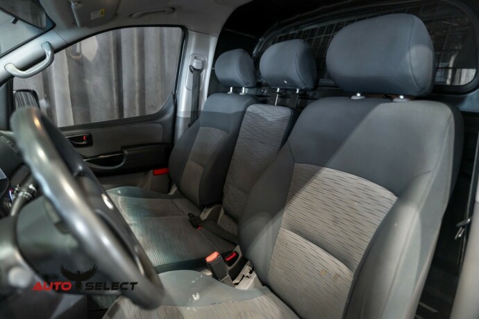 hyundai-h-1-diesel-2011-big-21