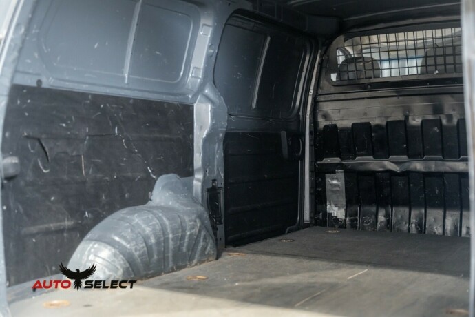 hyundai-h-1-diesel-2011-big-12