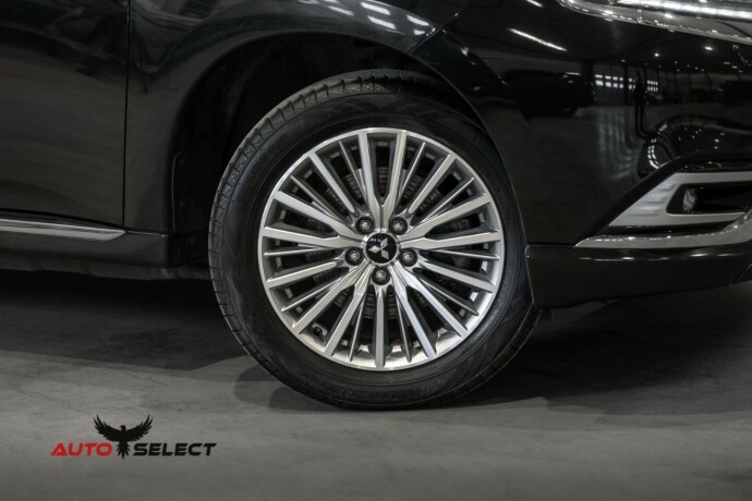 mitsubishi-outlander-elektrisitetbensin-2020-big-2