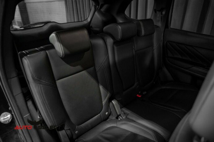 mitsubishi-outlander-elektrisitetbensin-2020-big-14
