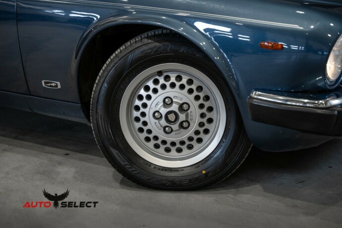 jaguar-xj-bensin-1986-big-2