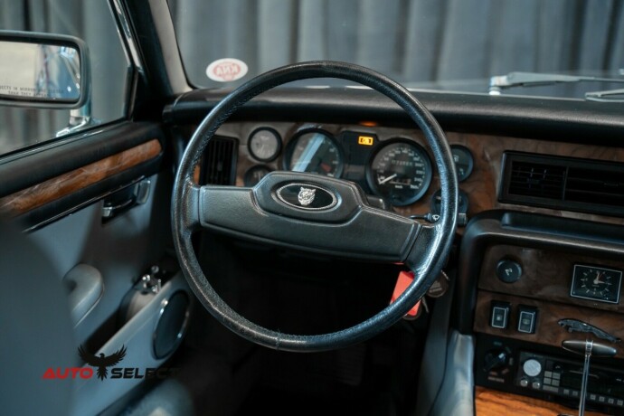 jaguar-xj-bensin-1986-big-31