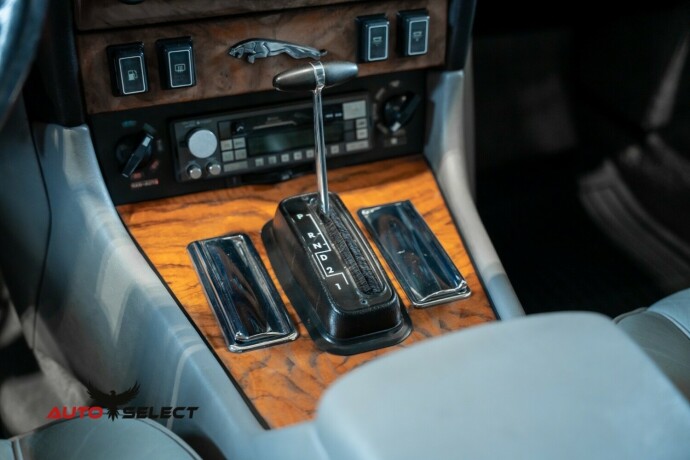 jaguar-xj-bensin-1986-big-38