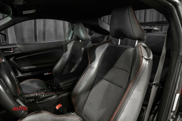 toyota-gt86-bensin-2012-big-25