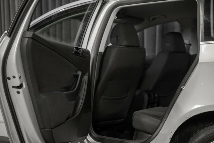 volkswagen-passat-bensin-2010-big-14