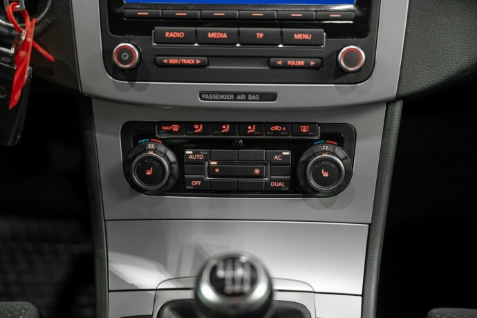 volkswagen-passat-bensin-2010-big-34