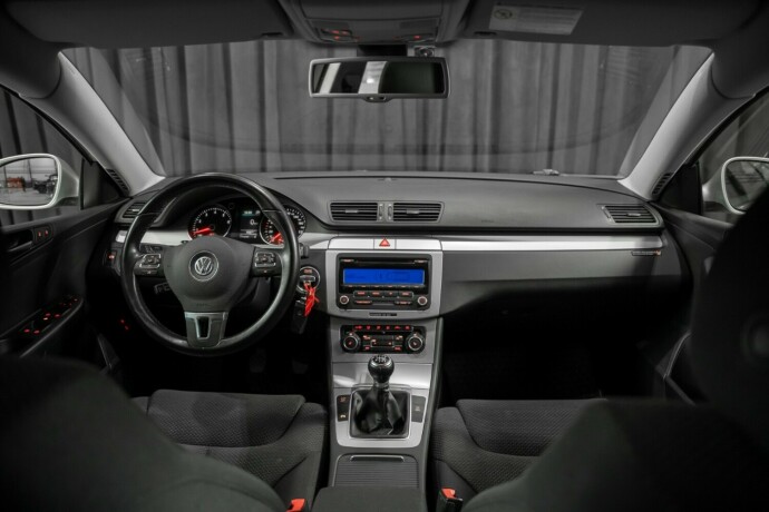 volkswagen-passat-bensin-2010-big-32