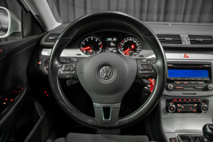 volkswagen-passat-bensin-2010-big-26