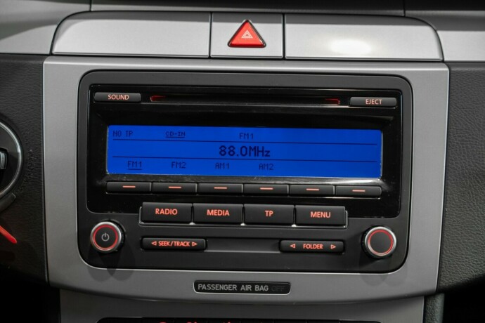volkswagen-passat-bensin-2010-big-36