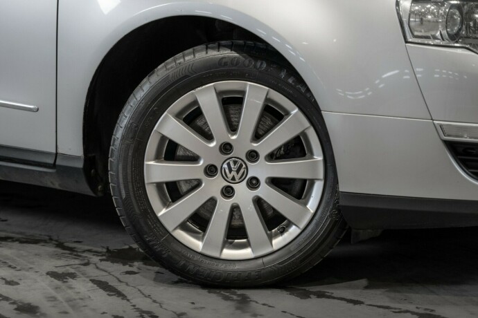volkswagen-passat-bensin-2010-big-2