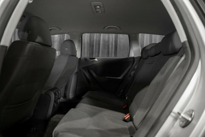 volkswagen-passat-bensin-2010-big-15