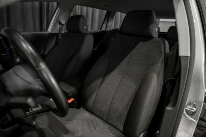 volkswagen-passat-bensin-2010-big-24