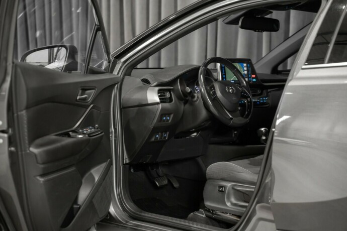toyota-c-hr-elektrisitetbensin-2018-big-17