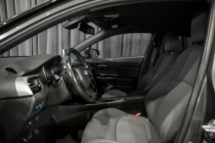 toyota-c-hr-elektrisitetbensin-2018-big-20