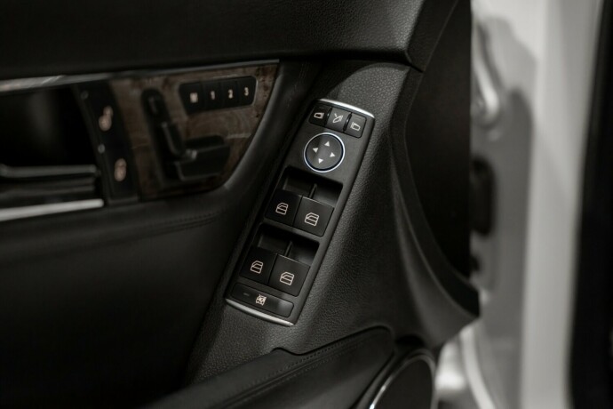 mercedes-benz-c-klasse-bensin-2008-big-30
