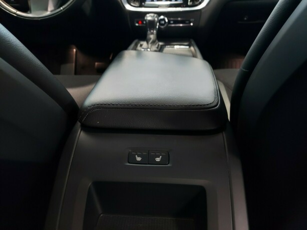 volvo-v60-cross-country-diesel-2020-big-21