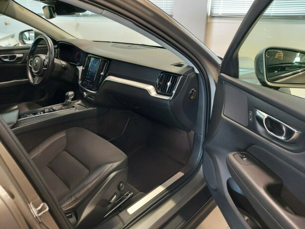 volvo-v60-cross-country-diesel-2020-big-17