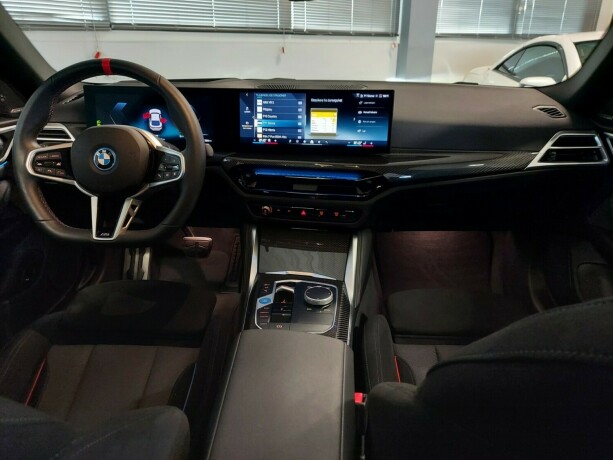 bmw-i4-m50-elektrisitet-2025-big-31